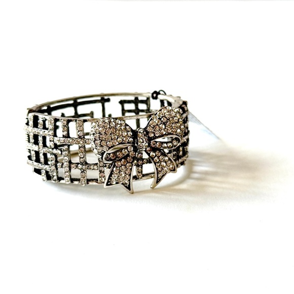 WHITE HOUSE BLACK MARKET | NWT | Rhinestone Bow Silver Statement Cuff | 🎀 - Picture 3 of 5